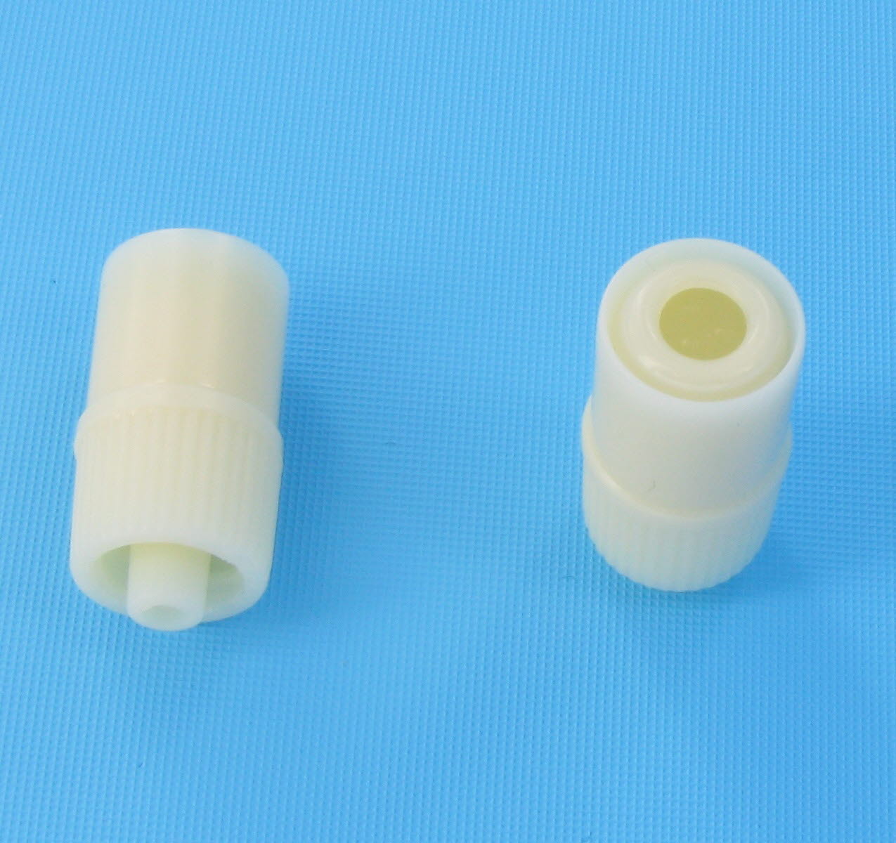 Male Luer-lock stopper with injectable membrane